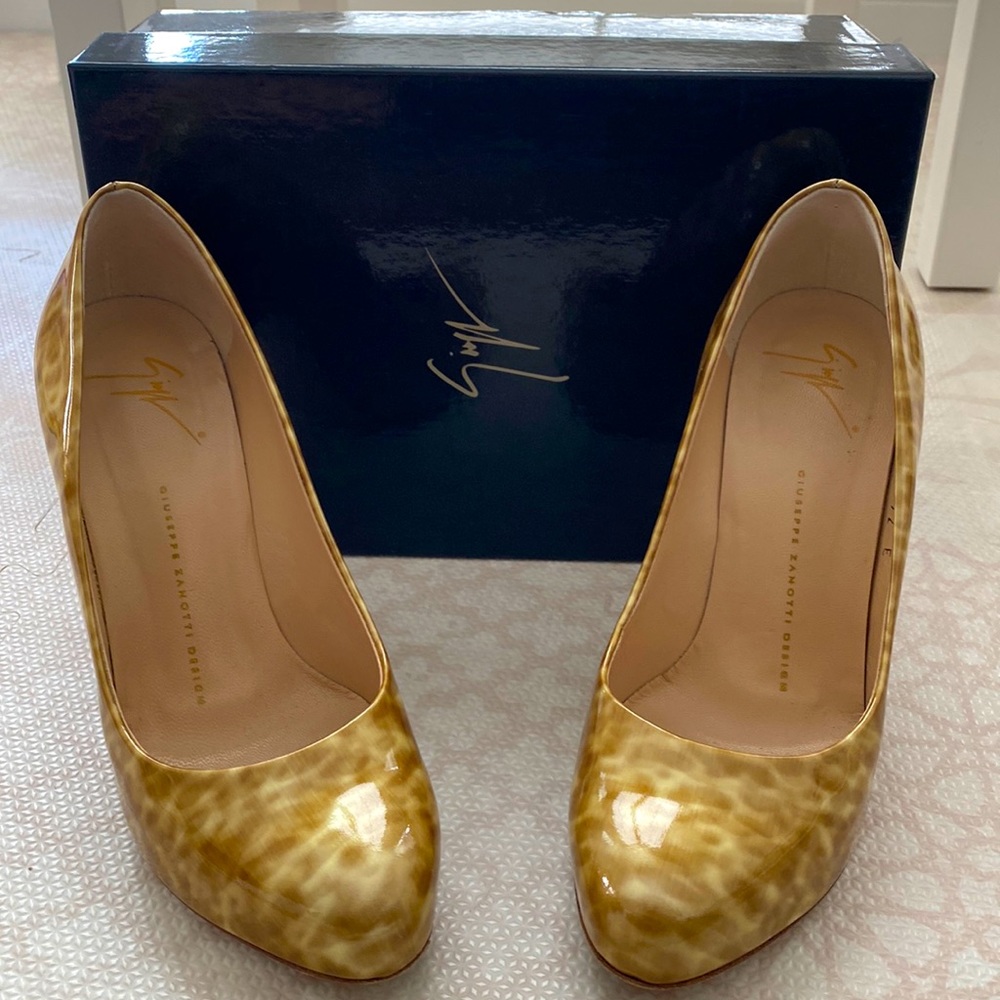 Giuseppe Zanotti camel colored pumps